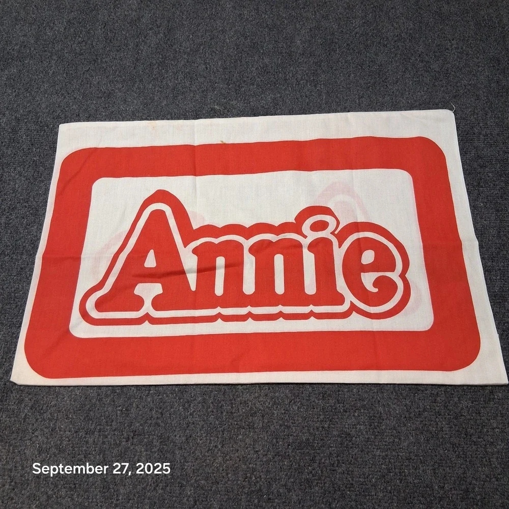 Little‎ Orphan Annie Spellout Throw Pillow Case Red White 1987 22x15